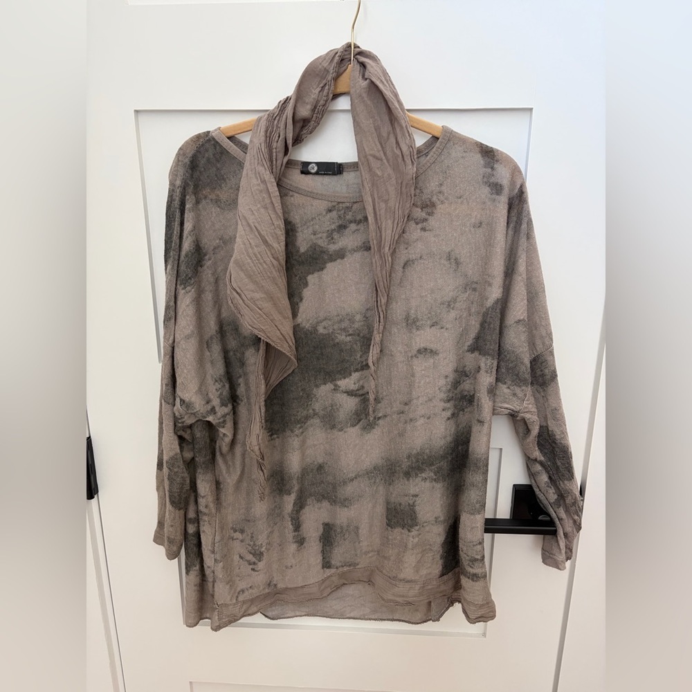 Made In Italy-Taupe and Charcoal Tie-Dye Lightweight Knit Top with neck scarf..